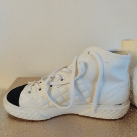 Chanel high top sneakers size 36 - Picture 5 of 7